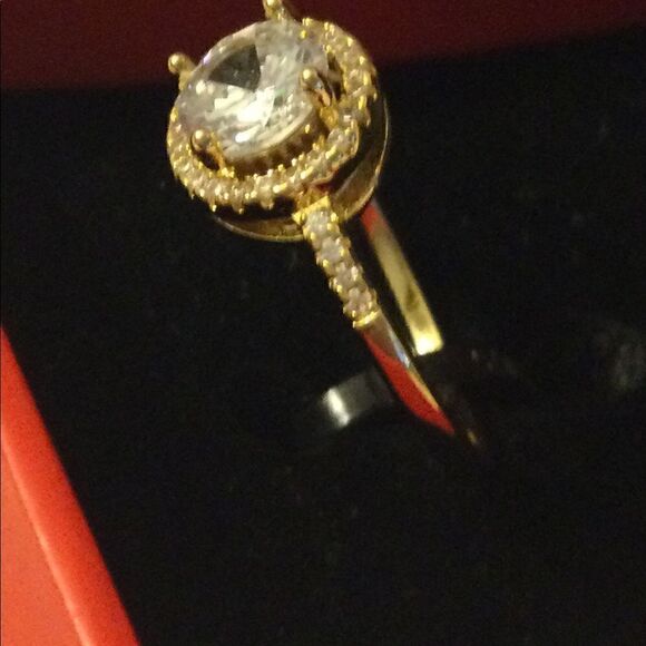 NWT Peermont Sz 9 round "diamond" ring Halo ringed goldtone - Picture 6 of 11